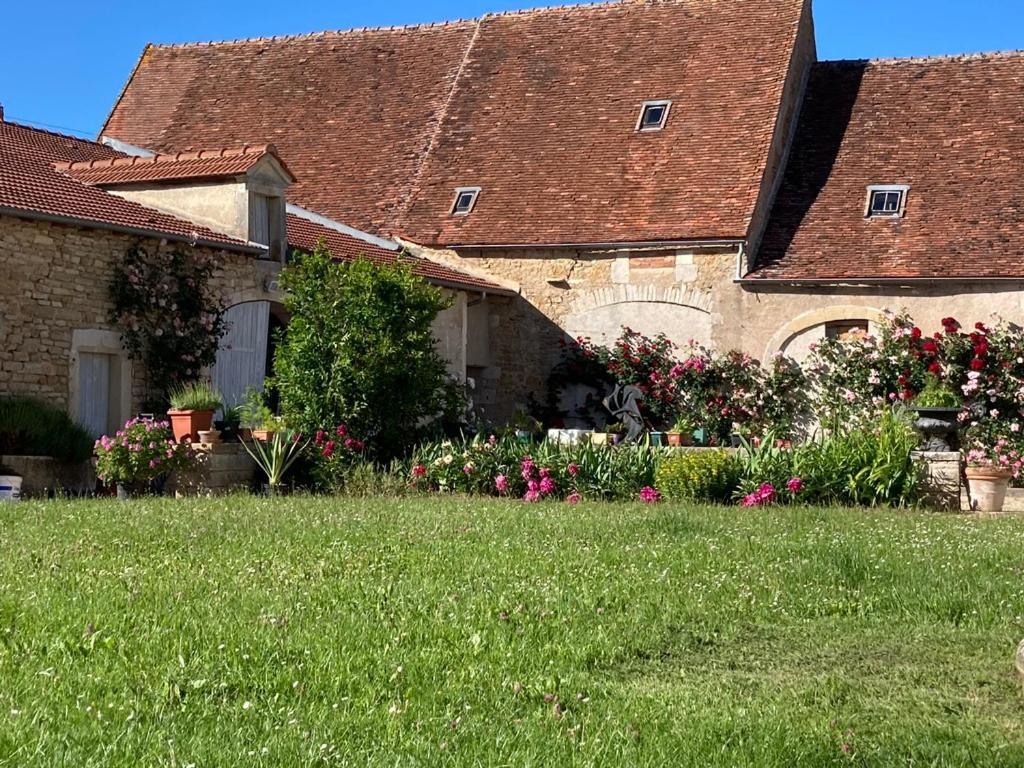 La Buffonnerie Bed & Breakfast Moutiers-Saint-Jean Bagian luar foto